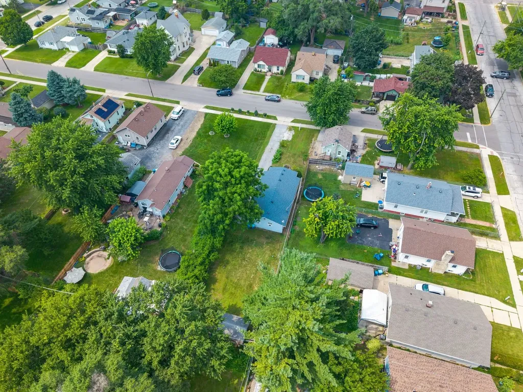 827 4TH Avenue Aurora IL 60505