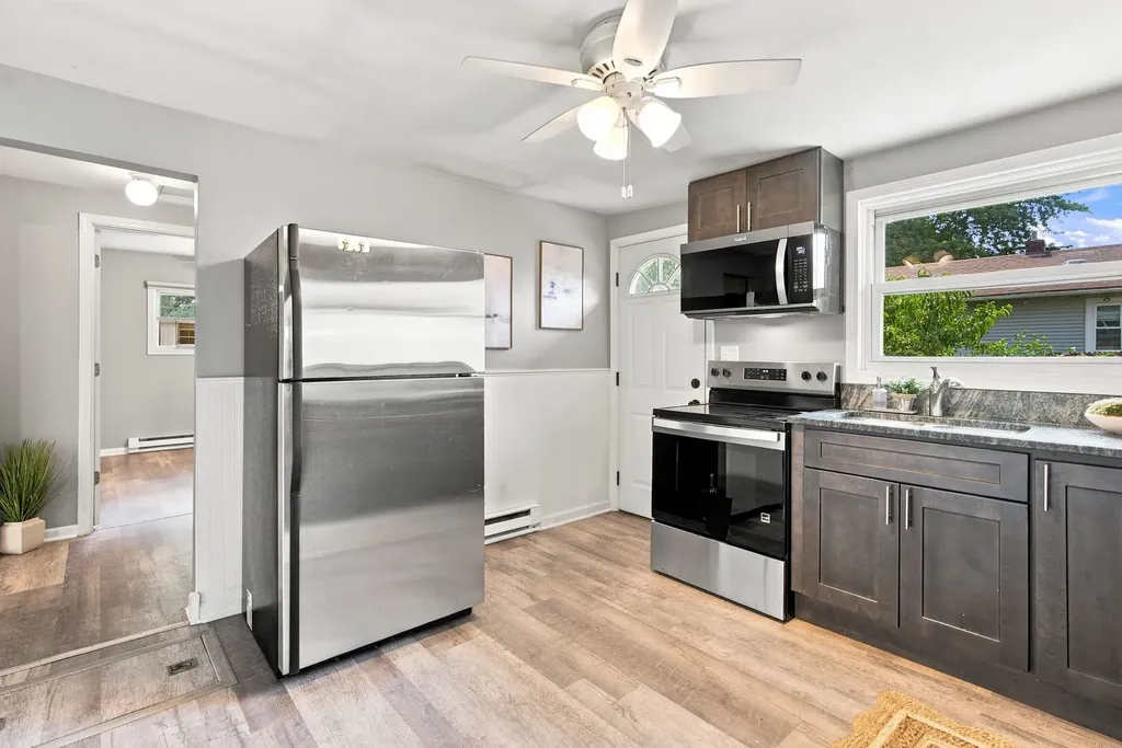 827 4TH Avenue Aurora IL 60505