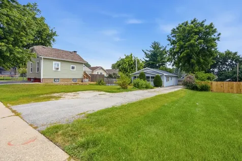 827 4TH Avenue Aurora IL 60505