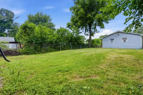 827 4TH Avenue Aurora IL 60505