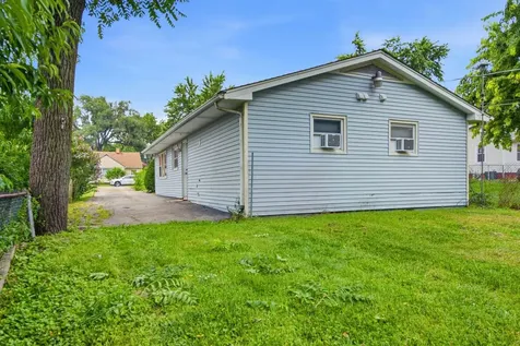 827 4TH Avenue Aurora IL 60505