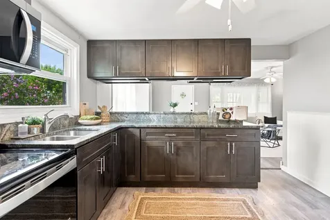 827 4TH Avenue Aurora IL 60505