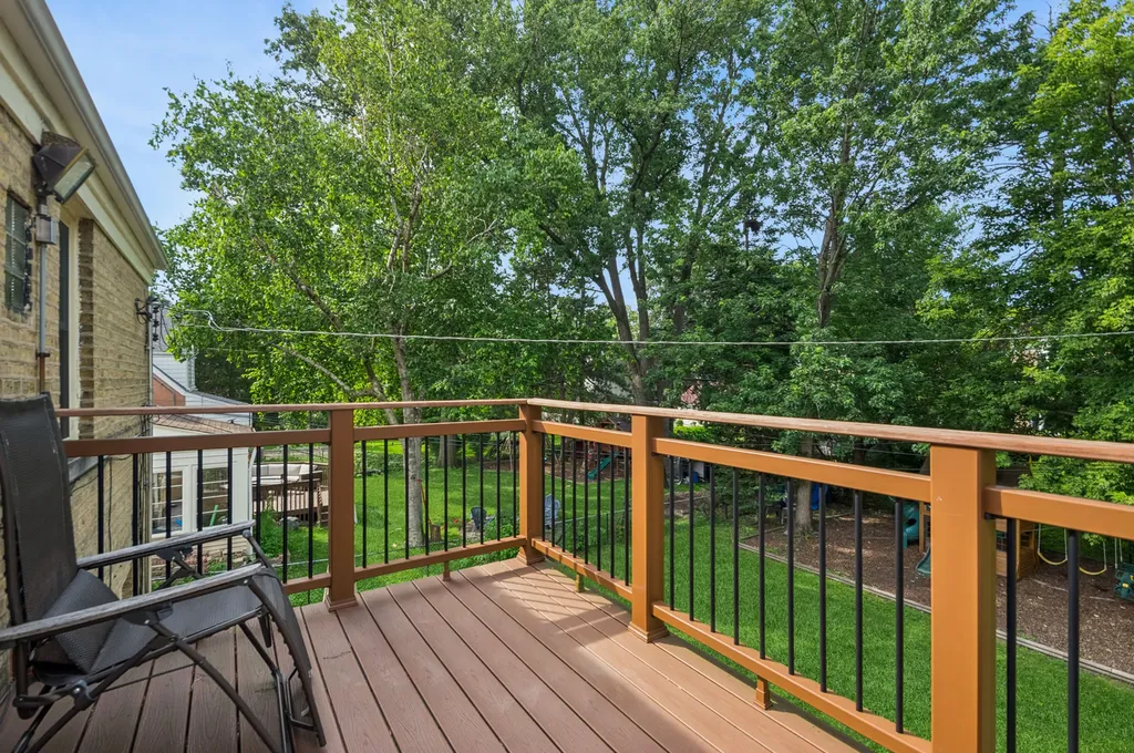 6669 North Sioux Avenue Chicago IL 60646