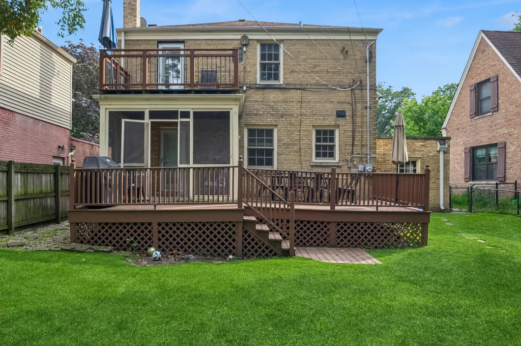 6669 North Sioux Avenue Chicago IL 60646