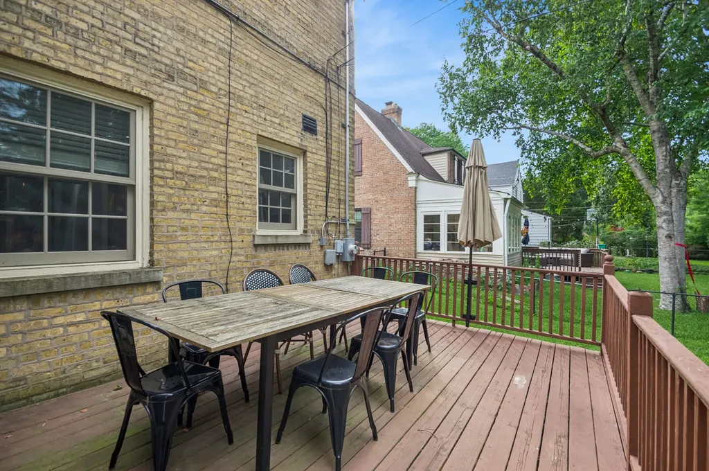 6669 North Sioux Avenue Chicago IL 60646
