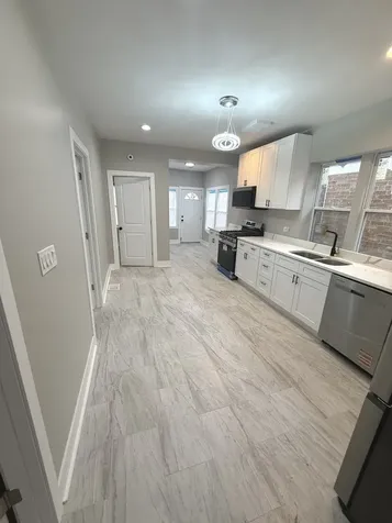 8219 South Honore Street Chicago IL 60620