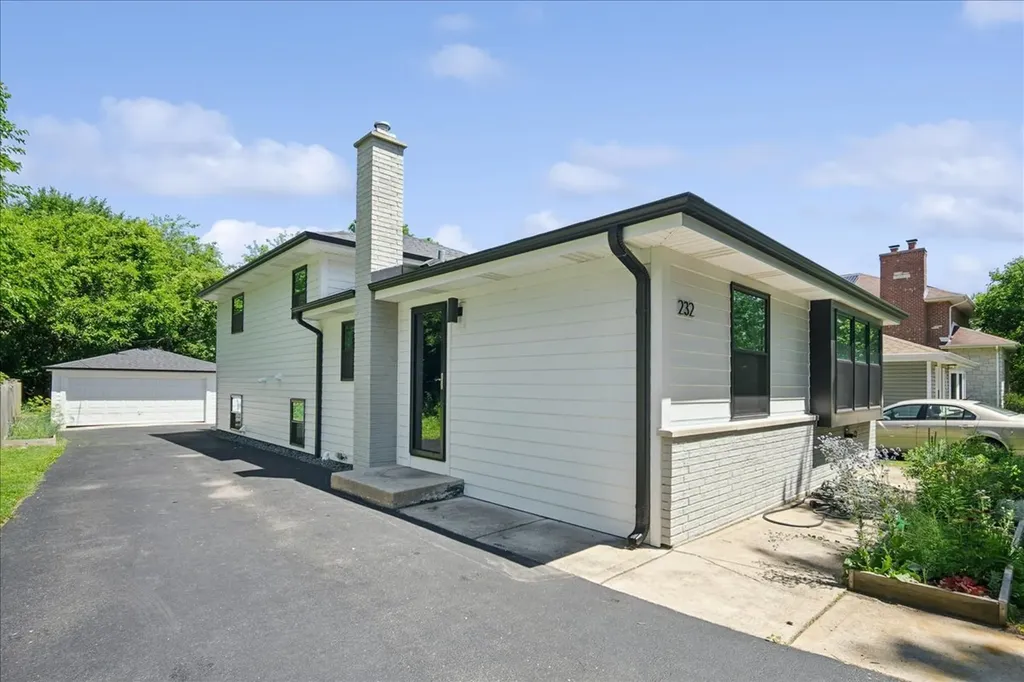 232 East 55th Street Westmont IL 60559