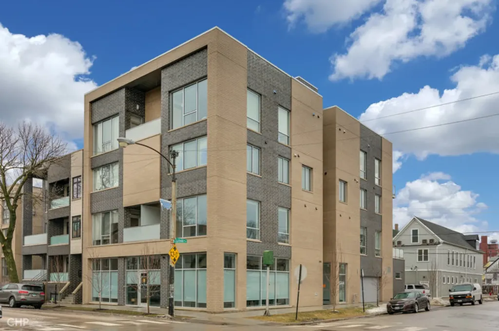 2805 West Cortland Street Chicago IL 60647