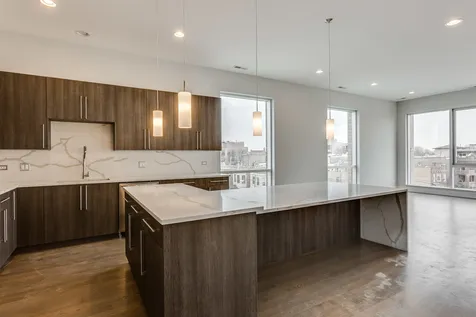 2805 West Cortland Street Chicago IL 60647