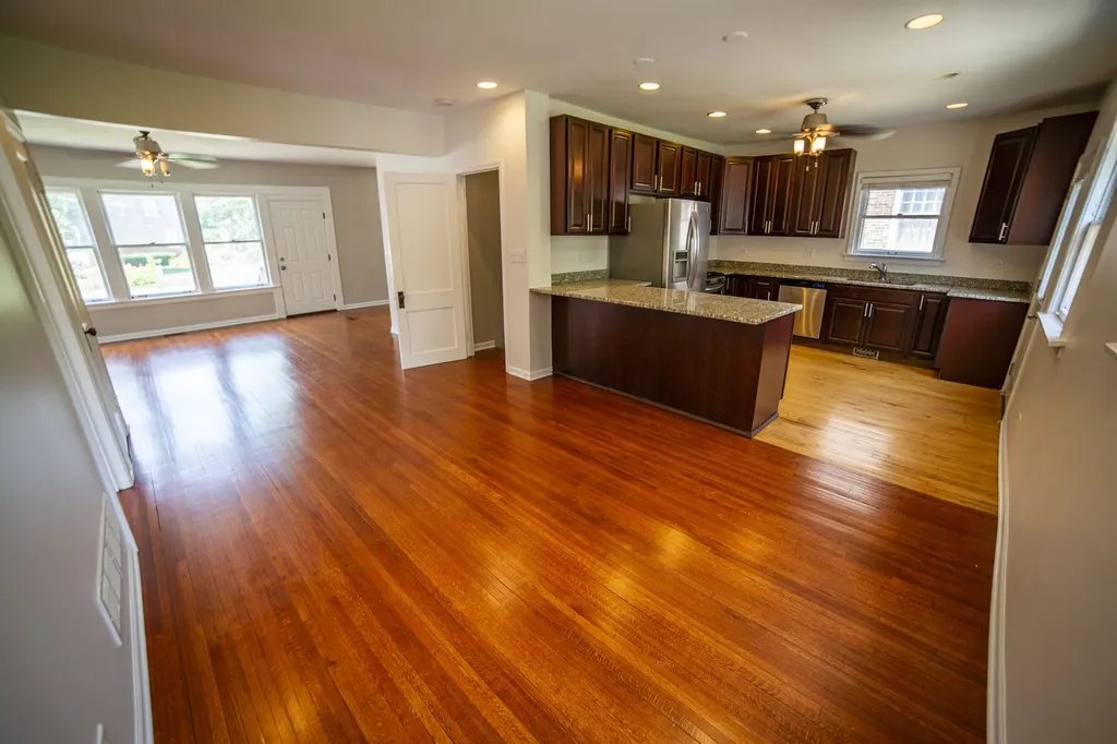 11359 South Bell Avenue Chicago IL 60643