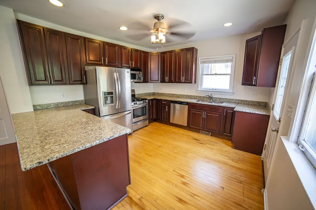 11359 South Bell Avenue Chicago IL 60643
