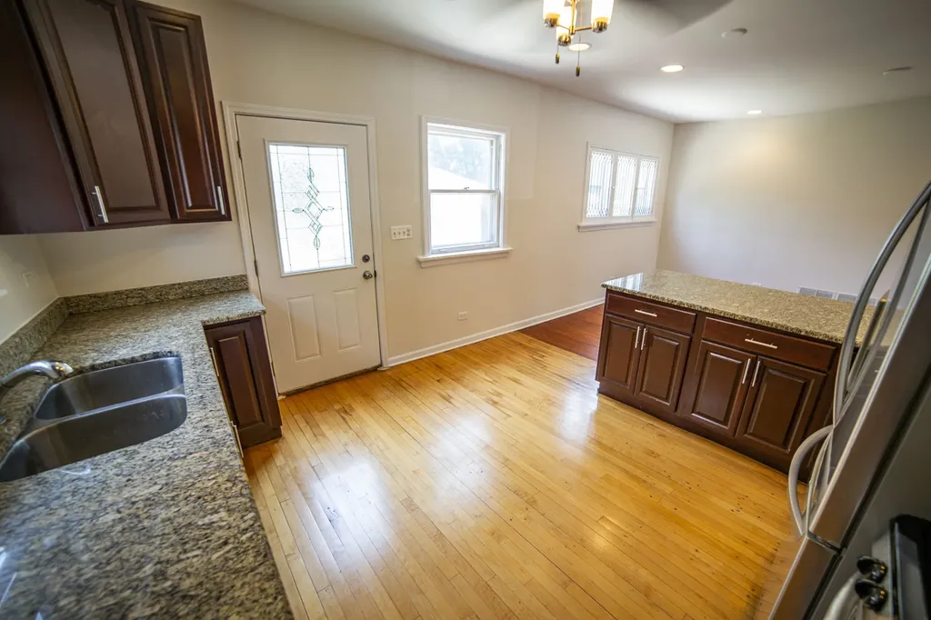 11359 South Bell Avenue Chicago IL 60643