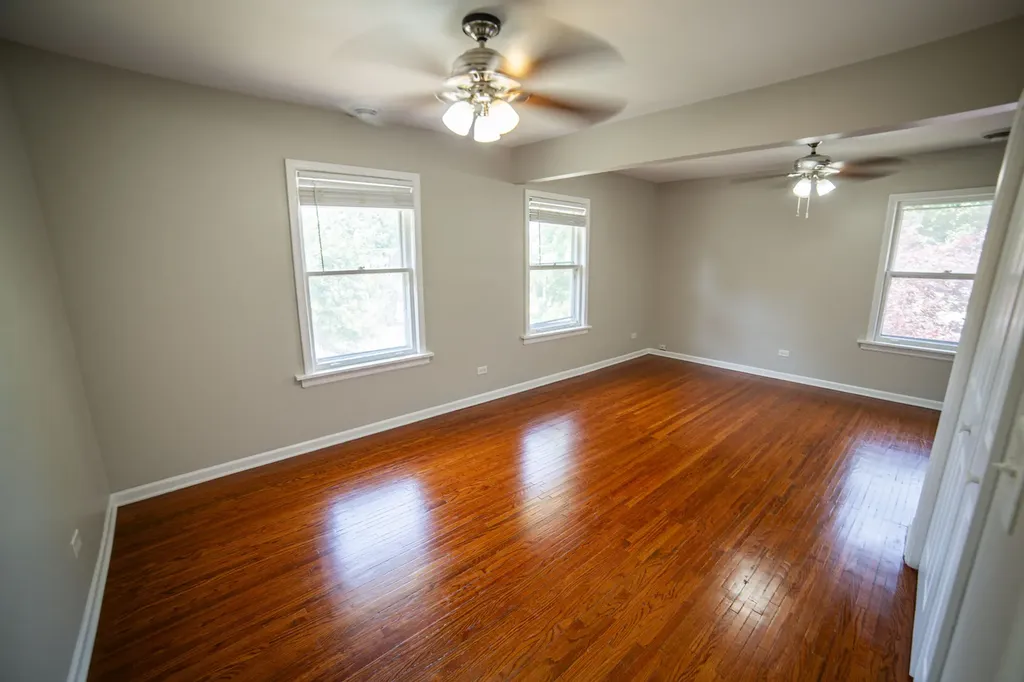 11359 South Bell Avenue Chicago IL 60643