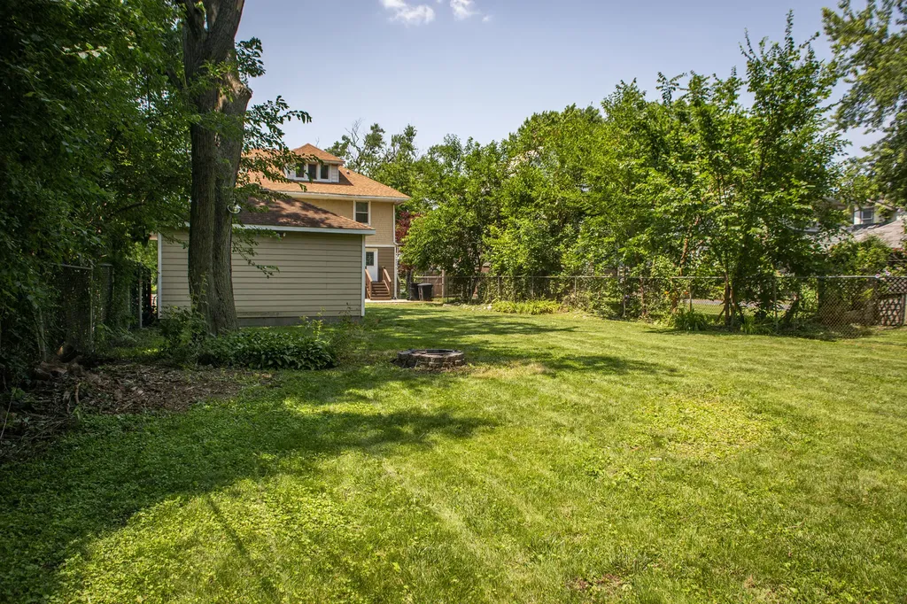 11359 South Bell Avenue Chicago IL 60643