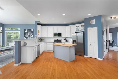 804 South Sparkle Court Oswego IL 60543