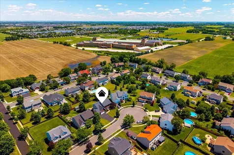 804 South Sparkle Court Oswego IL 60543