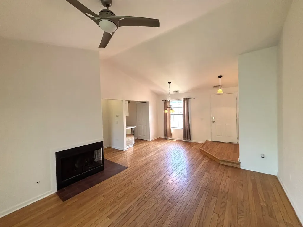 382 Sandhurst Circle Glen Ellyn IL 60137
