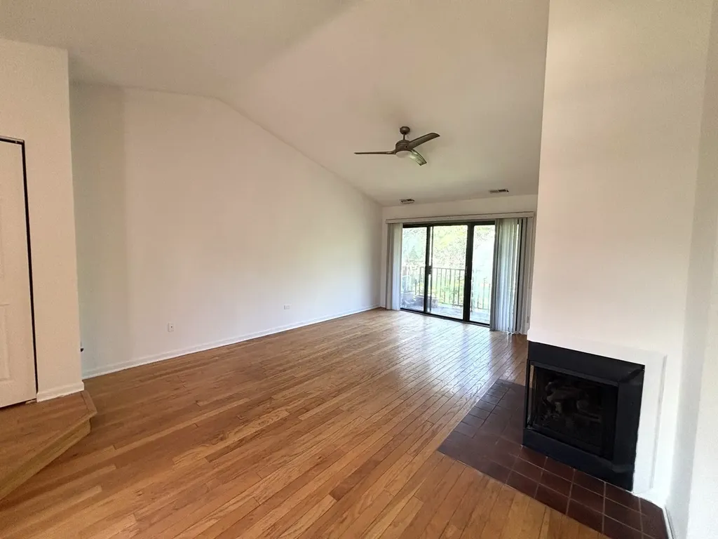 382 Sandhurst Circle Glen Ellyn IL 60137