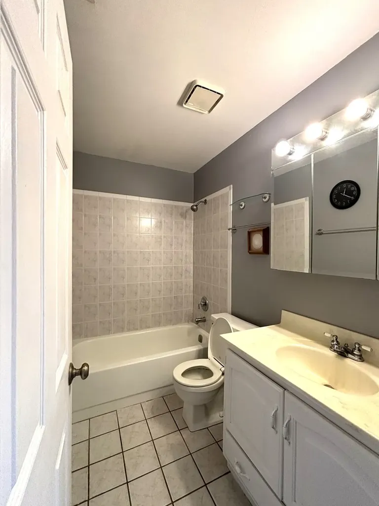 382 Sandhurst Circle Glen Ellyn IL 60137