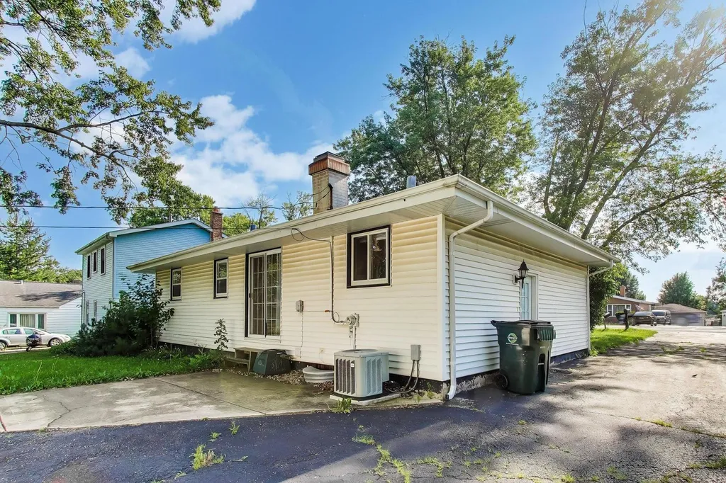 249 Sunrise Avenue Willowbrook IL 60527