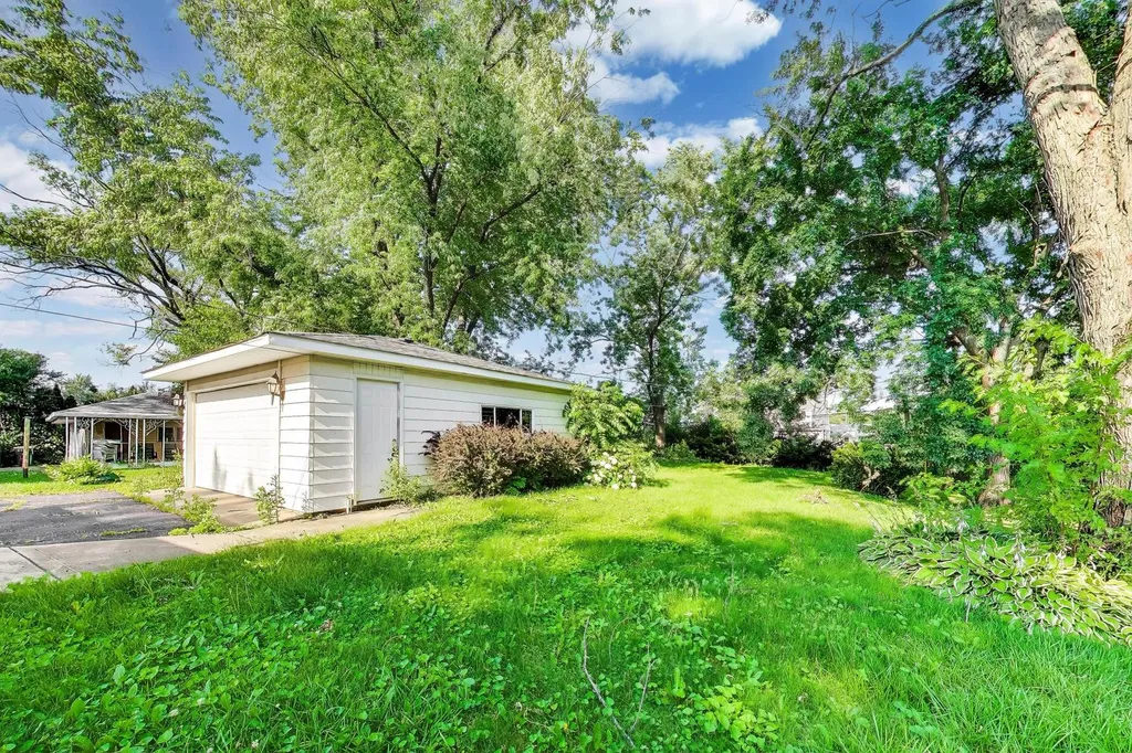 249 Sunrise Avenue Willowbrook IL 60527