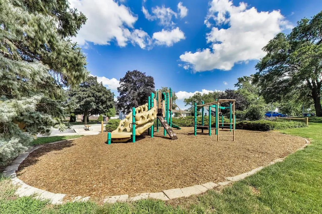 249 Sunrise Avenue Willowbrook IL 60527