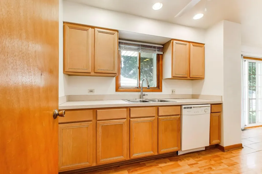 249 Sunrise Avenue Willowbrook IL 60527