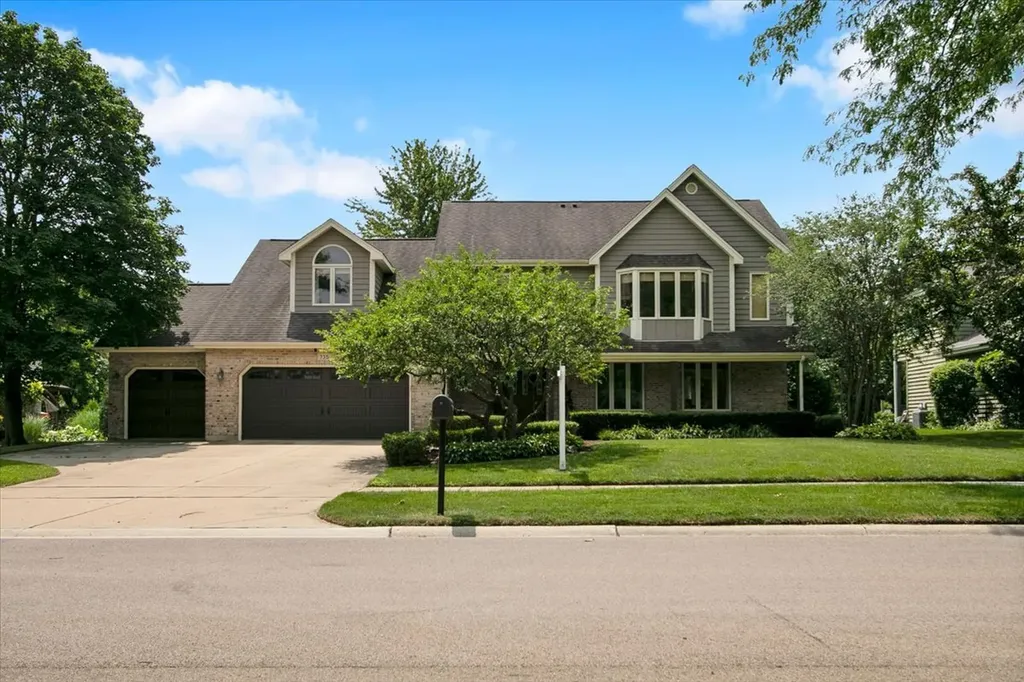 735 Queensgate Circle Sugar Grove IL 60554