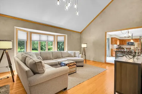 735 Queensgate Circle Sugar Grove IL 60554