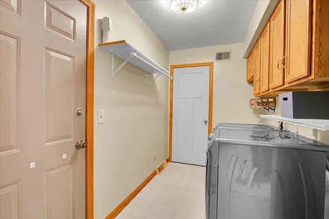 735 Queensgate Circle Sugar Grove IL 60554