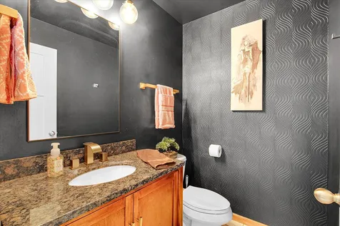 735 Queensgate Circle Sugar Grove IL 60554