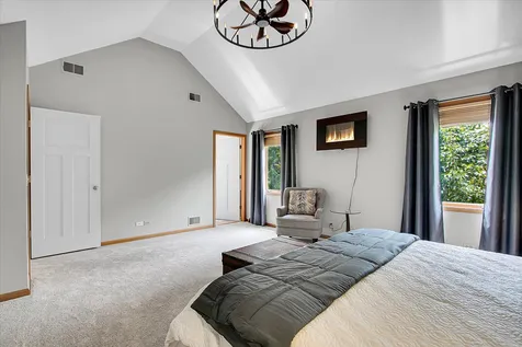 735 Queensgate Circle Sugar Grove IL 60554