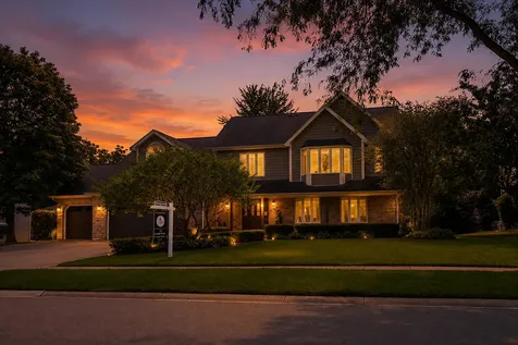 735 Queensgate Circle Sugar Grove IL 60554