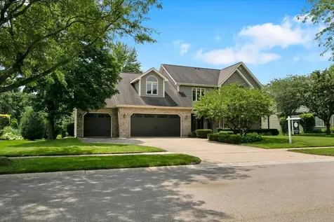 735 Queensgate Circle Sugar Grove IL 60554