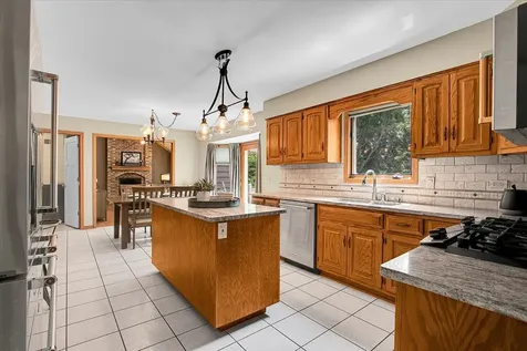 735 Queensgate Circle Sugar Grove IL 60554