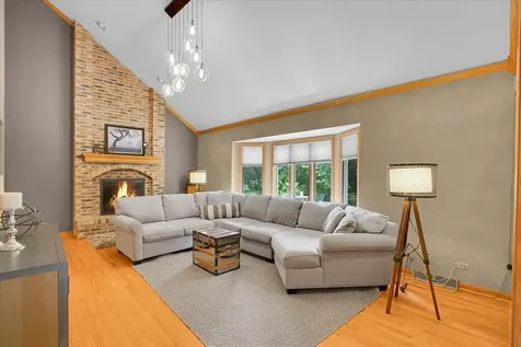 735 Queensgate Circle Sugar Grove IL 60554