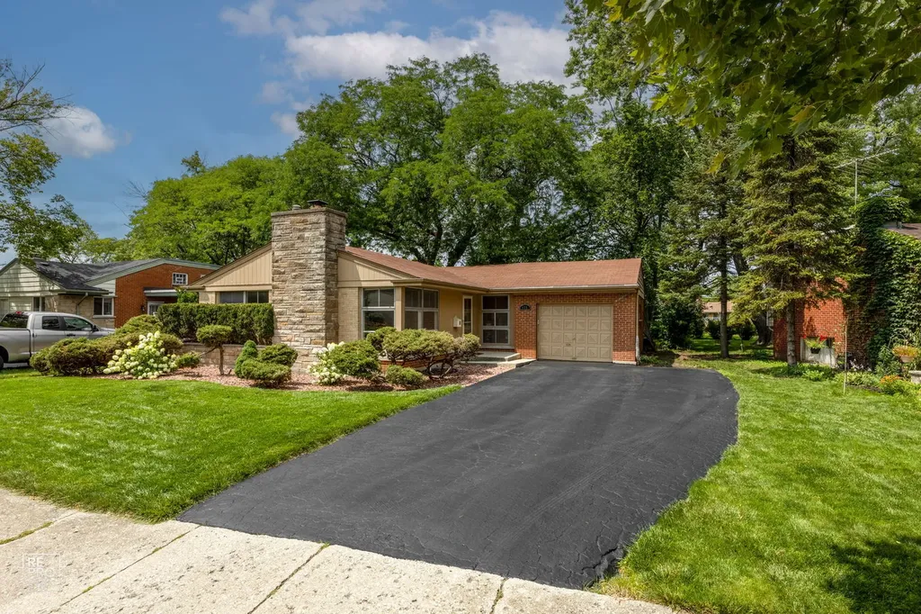 415 East Atwater Avenue Elmhurst IL 60126