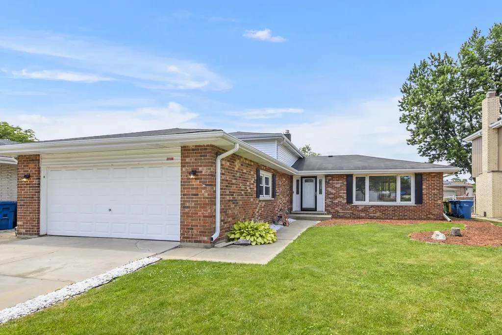 9336 Moody Avenue Oak Lawn IL 60453