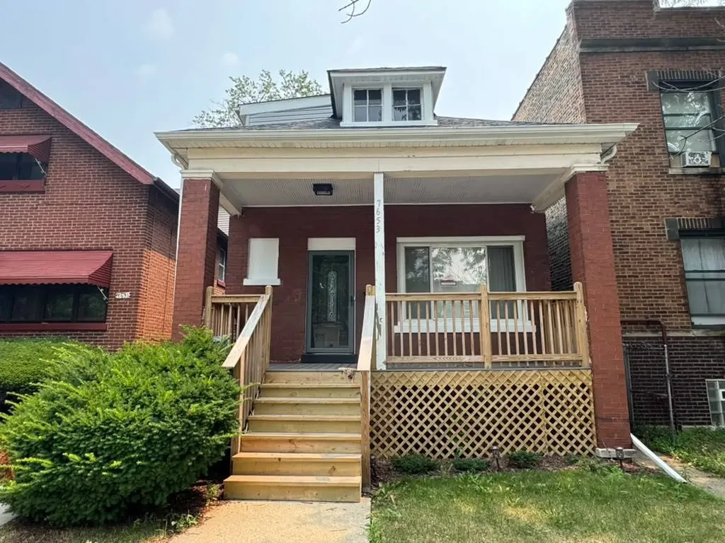 7653 South Saint Lawrence Avenue Chicago IL 60619