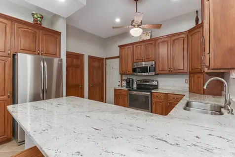 17 Grape Vine Lane Bloomington IL 61704