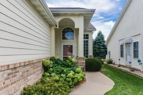 17 Grape Vine Lane Bloomington IL 61704