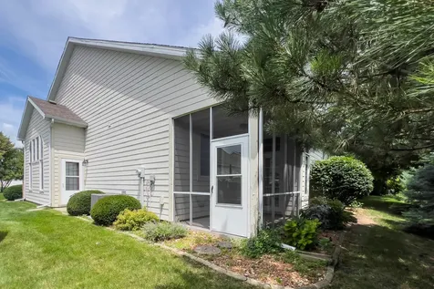 17 Grape Vine Lane Bloomington IL 61704