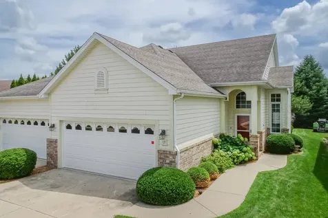 17 Grape Vine Lane Bloomington IL 61704