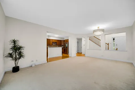 322 Montabello Bloomingdale IL 60108