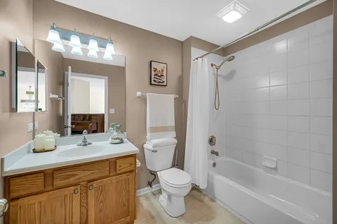 322 Montabello Bloomingdale IL 60108