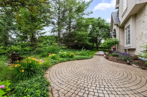 610 Grant Court Burr Ridge IL 60527