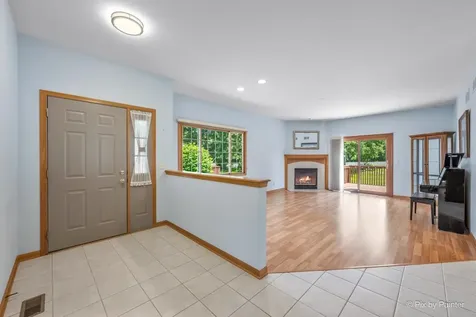 107 Fawn Lane Elgin IL 60120