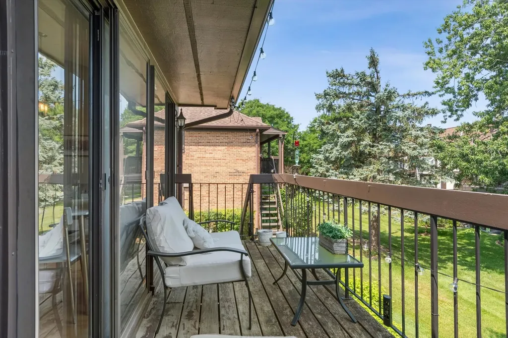 230 Windsor Lane Willowbrook IL 60527