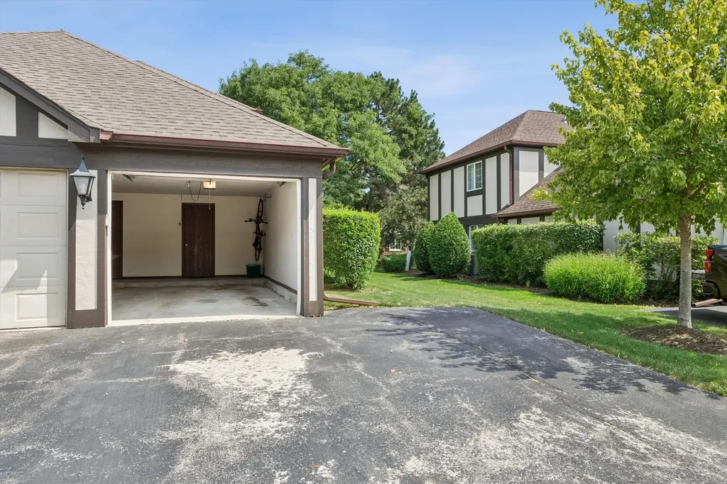230 Windsor Lane Willowbrook IL 60527