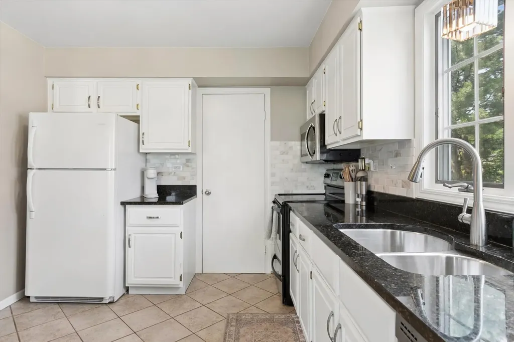 230 Windsor Lane Willowbrook IL 60527